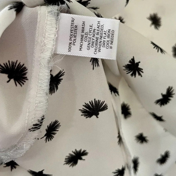 •SOLD.•|LOFT | Women’s Flowy  Brushdot Peplum Shell/Shirt US S Petite - Picture 5 of 5